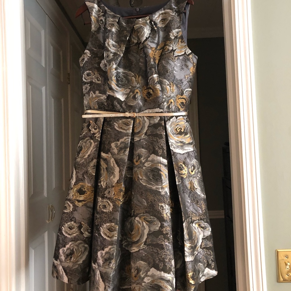 🌻stunning black and gold dress🌻